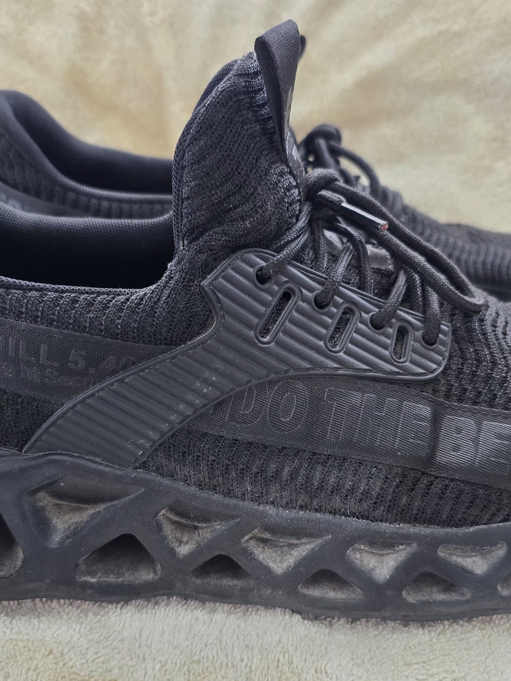 Men's Black Knit Lace-Up Sneakers with Lightweight Cushioning